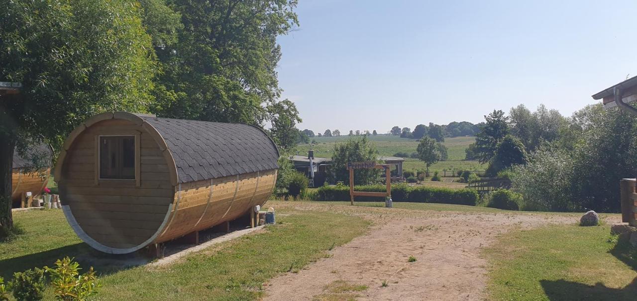 Peenehof Koeppen - Ferienwohnungen & Schlaffaesser Jordenstorf Exterior foto